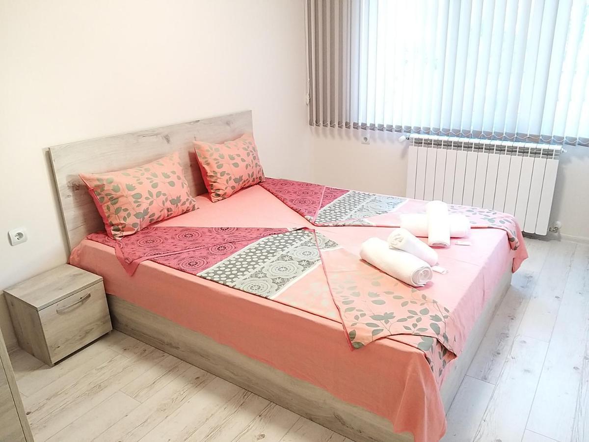 Апартамент Трапезица Скай Veliko Tărnovo Exteriör bild