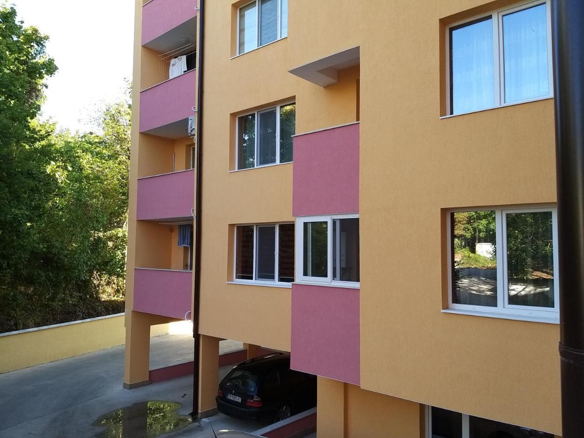 Апартамент Трапезица Скай Veliko Tărnovo Exteriör bild